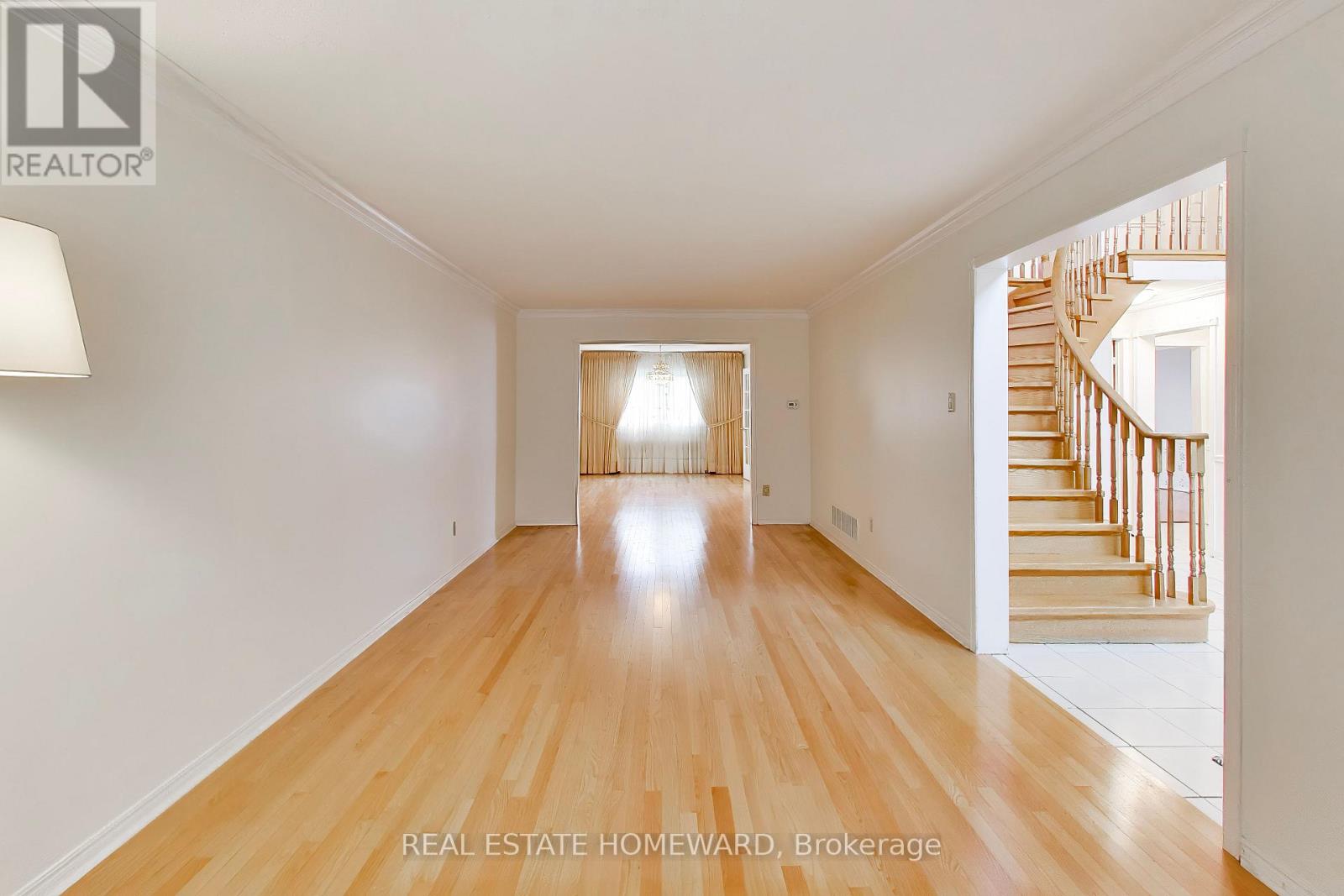23 Hutchcroft Avenue, Toronto, Ontario  M1V 3S3 - Photo 5 - E13705970