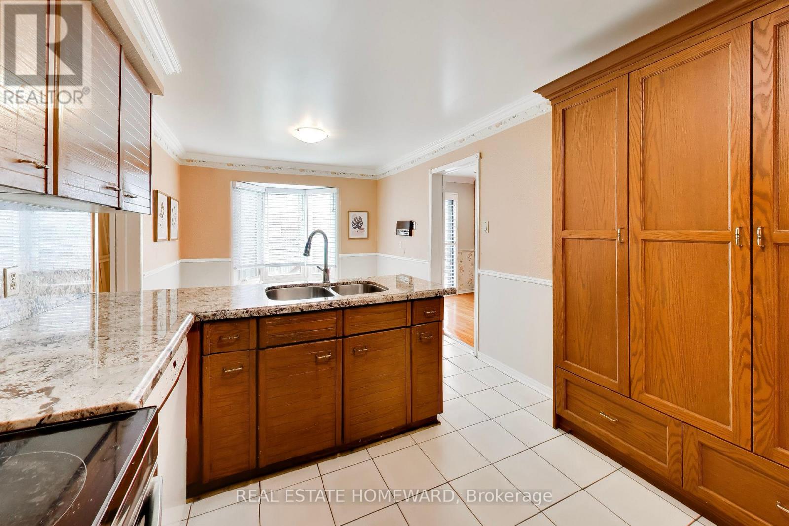 23 Hutchcroft Avenue, Toronto, Ontario  M1V 3S3 - Photo 7 - E13705970