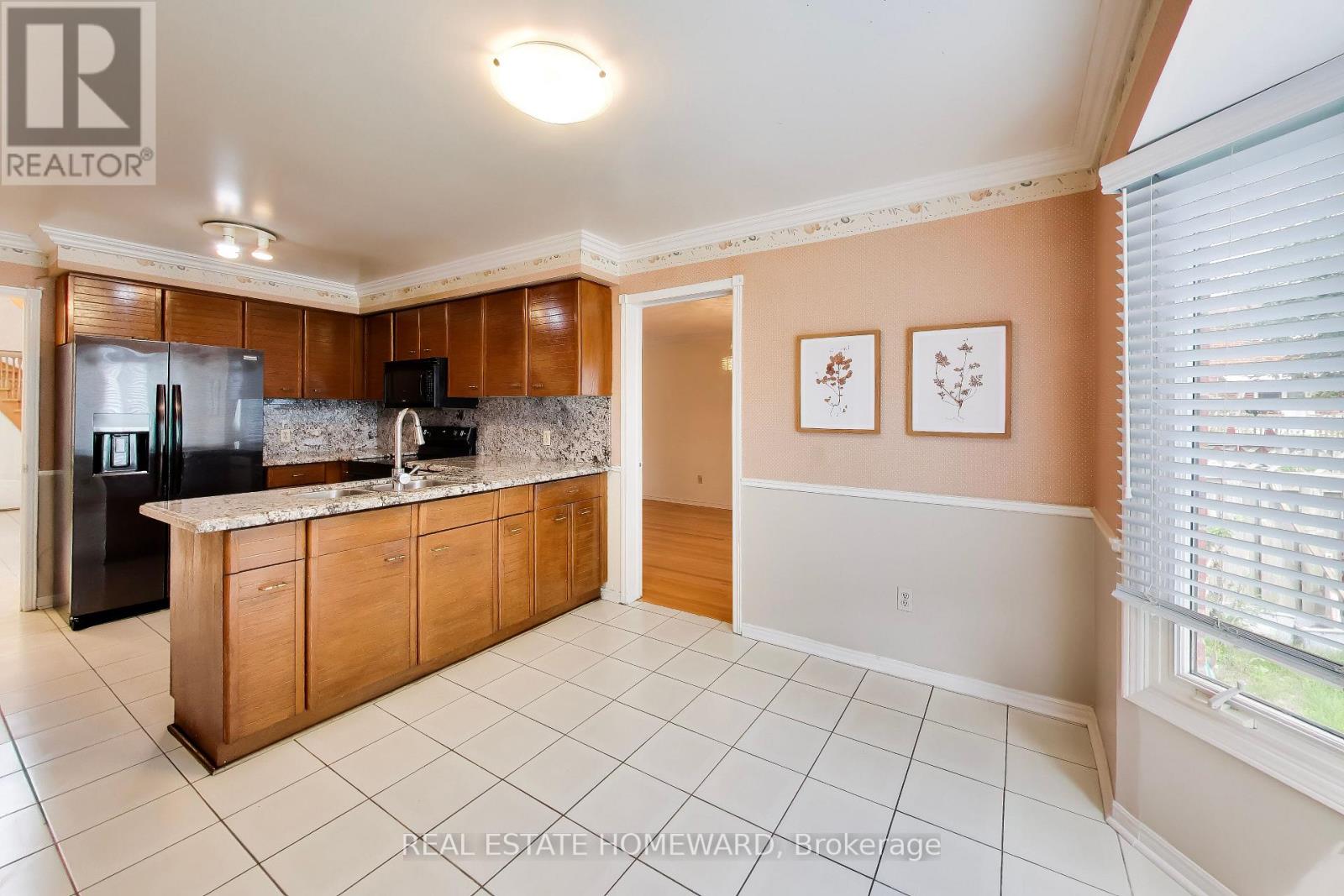 23 Hutchcroft Avenue, Toronto, Ontario  M1V 3S3 - Photo 9 - E13705970