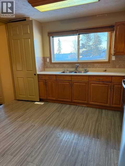 10323 98 Avenue, High Level, Alberta  T0H 1Z0 - Photo 2 - A2275053