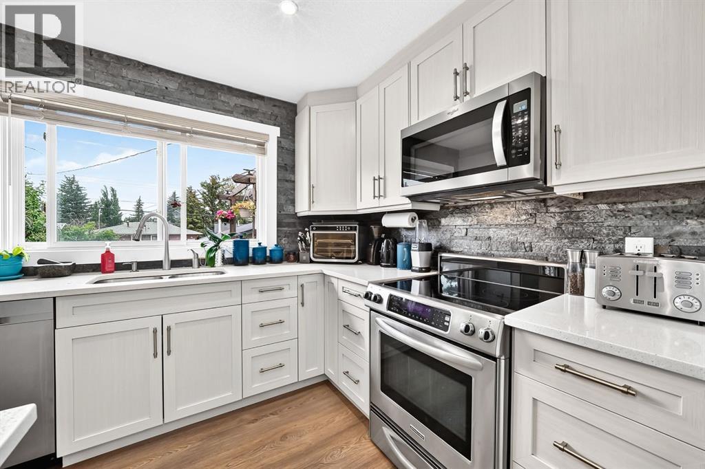 4824 41 Avenue SW, Calgary, Alberta  T3E 1H1 - Photo 2 - A2335681