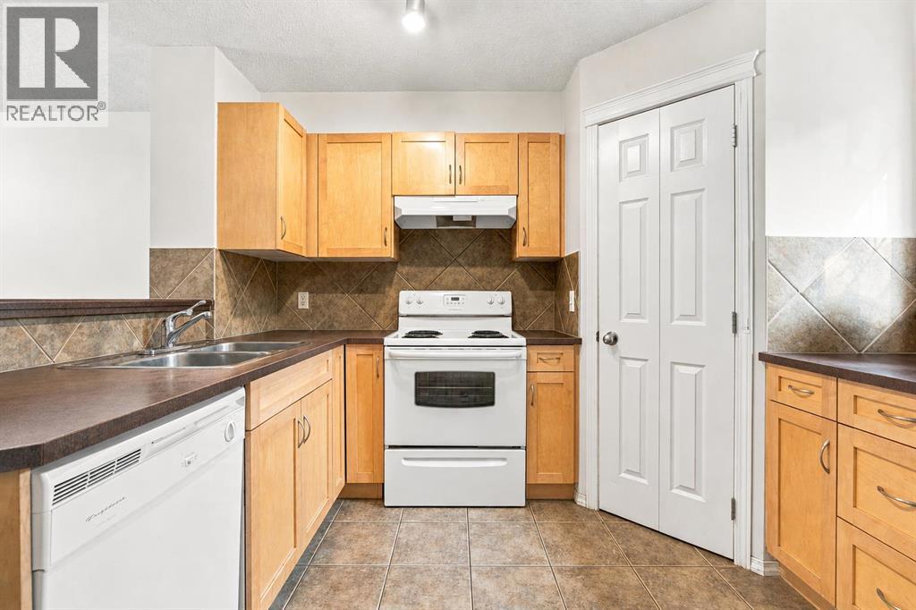 106 Panamount Drive NW, Calgary, Alberta  T3K 6K3 - Photo 7 - A2338019