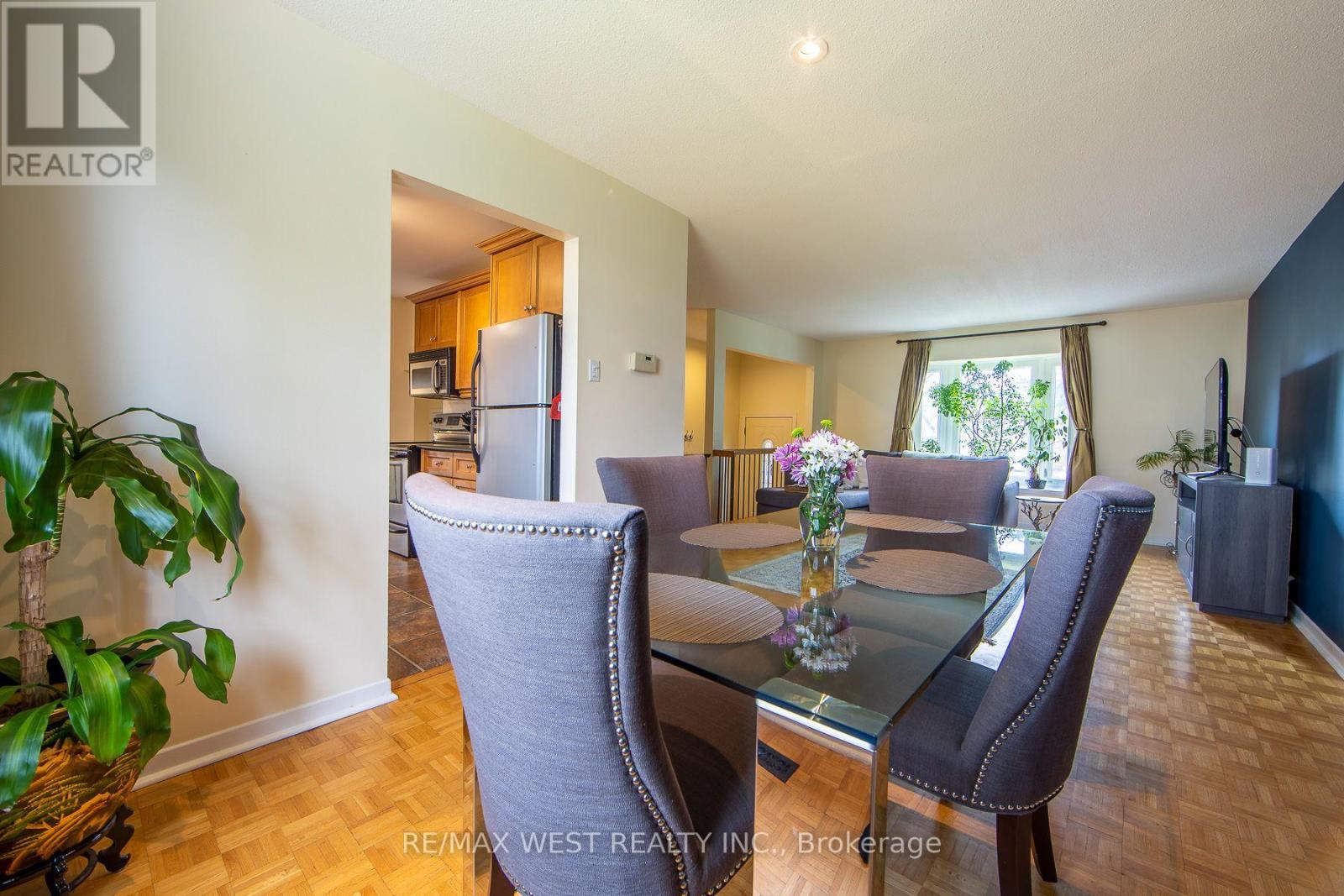 20 Sanderson Crescent, Richmond Hill, Ontario  L4C 5L4 - Photo 7 - N13705946