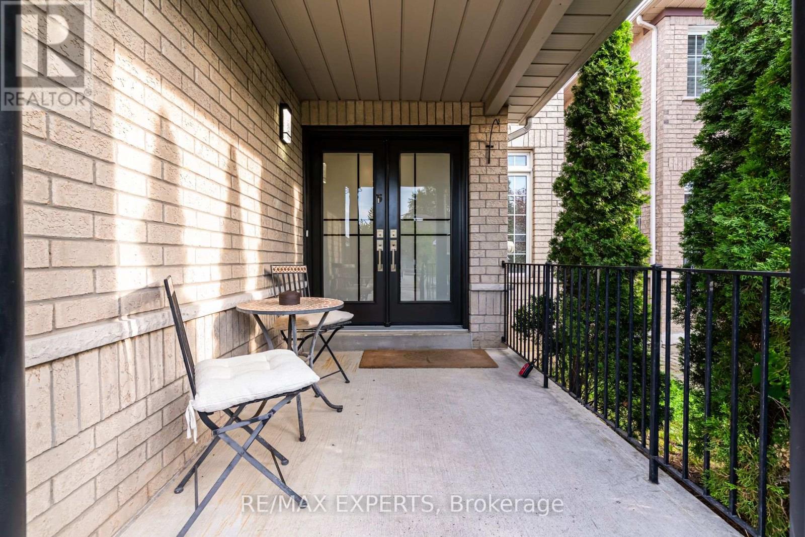 45 Naughton Drive, Richmond Hill, Ontario  L4C 0R2 - Photo 2 - N13705978