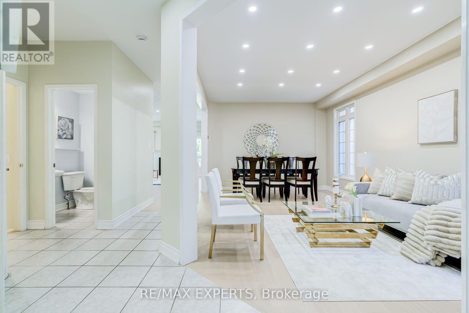45 Naughton Drive, Richmond Hill, Ontario  L4C 0R2 - Photo 4 - N13705978