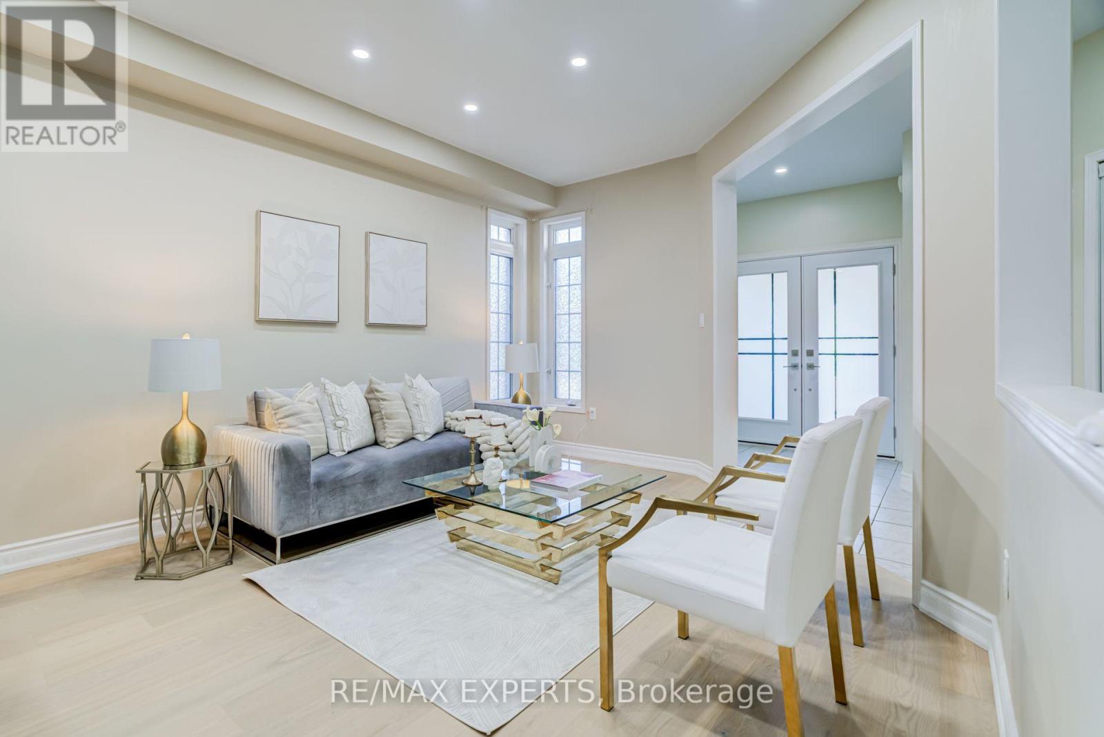 45 Naughton Drive, Richmond Hill, Ontario  L4C 0R2 - Photo 7 - N13705978