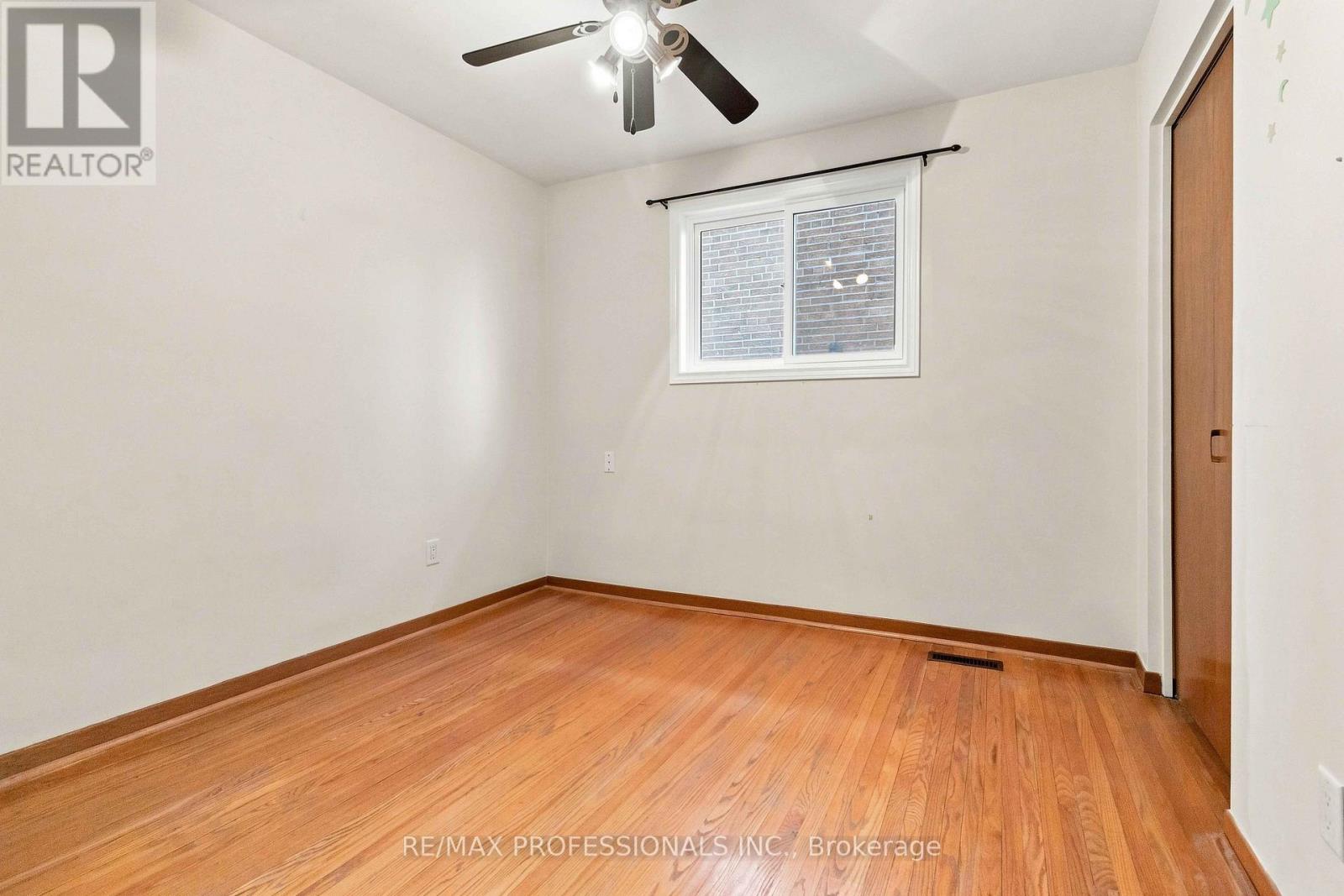 7449 Pickfair Drive, Mississauga, Ontario  L4T 2N1 - Photo 20 - W13705866