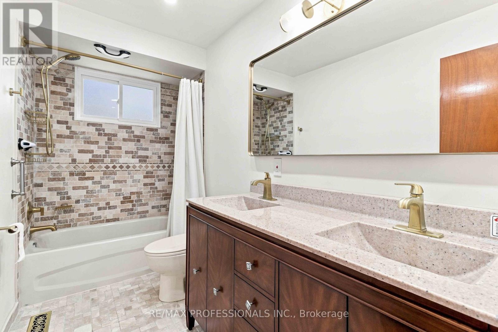 7449 Pickfair Drive, Mississauga, Ontario  L4T 2N1 - Photo 22 - W13705866