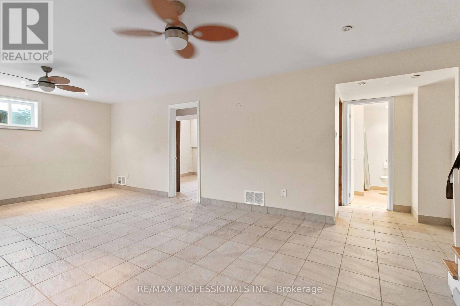 7449 Pickfair Drive, Mississauga, Ontario  L4T 2N1 - Photo 24 - W13705866