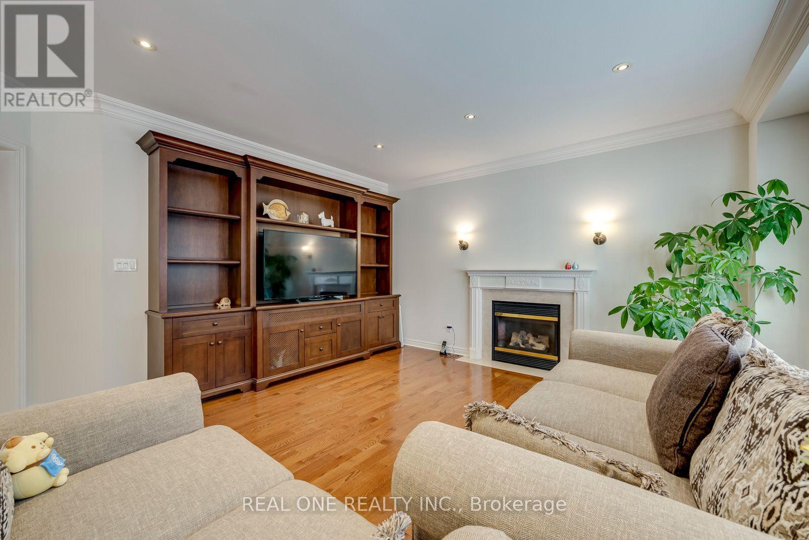 2368 Presquile Drive, Oakville, Ontario  L6H 7R1 - Photo 12 - W13705900
