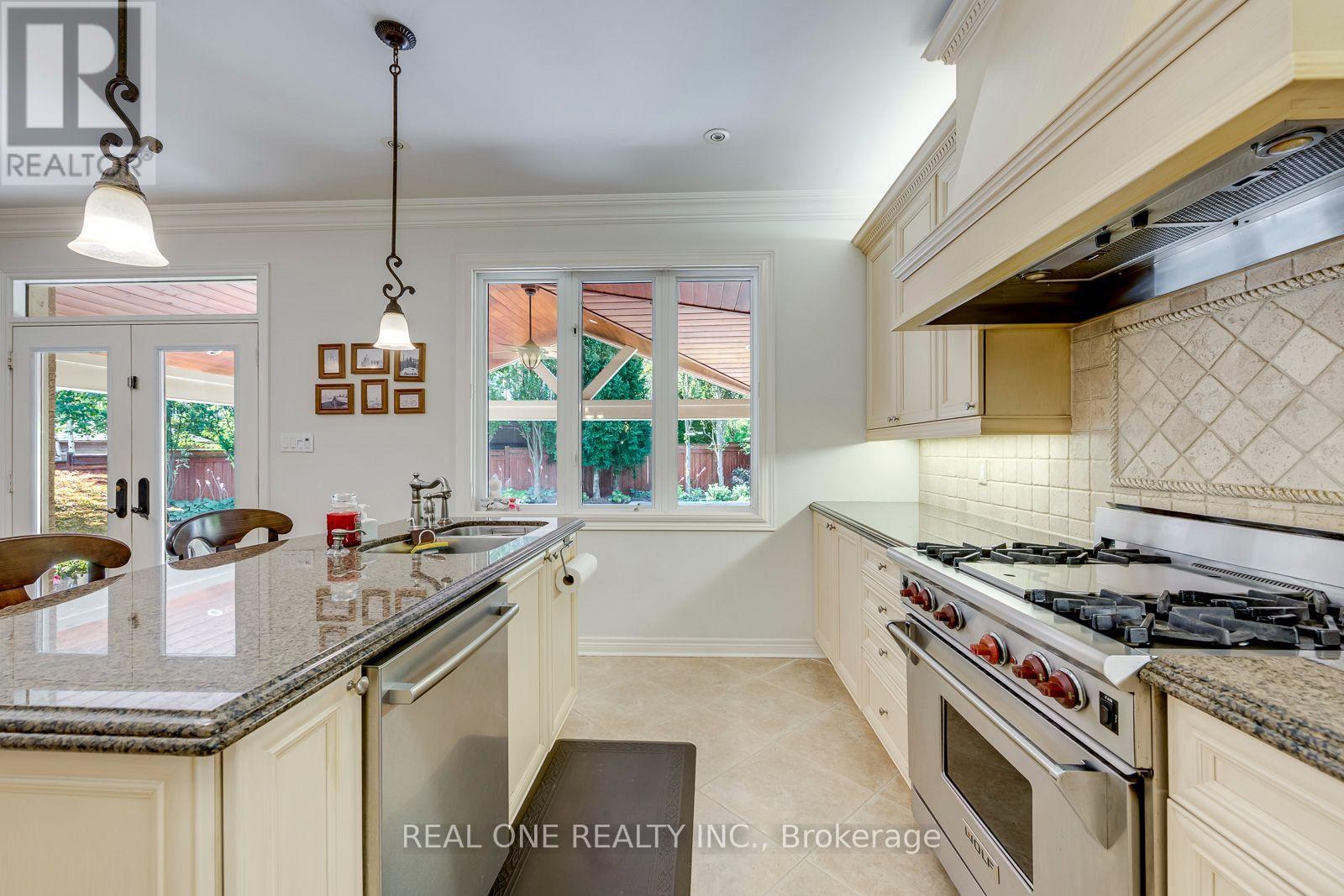 2368 Presquile Drive, Oakville, Ontario  L6H 7R1 - Photo 16 - W13705900