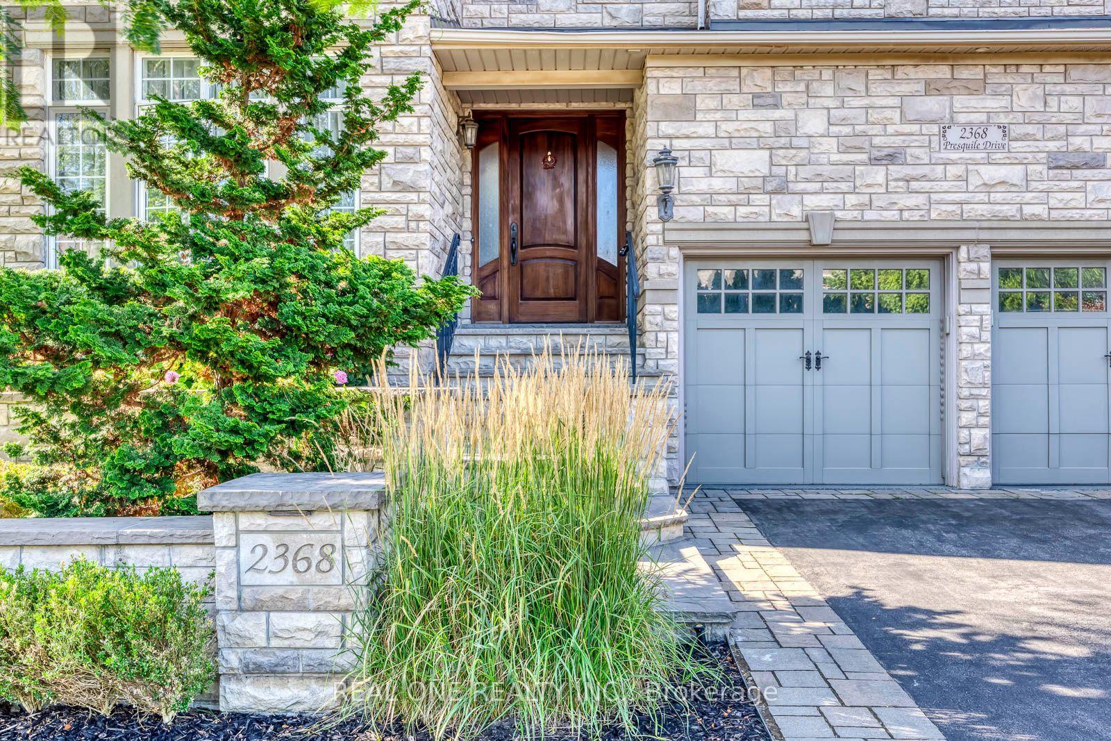 2368 Presquile Drive, Oakville, Ontario  L6H 7R1 - Photo 3 - W13705900