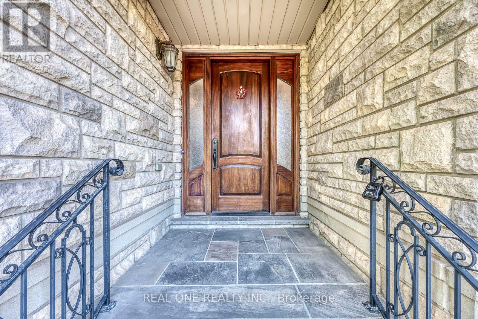 2368 Presquile Drive, Oakville, Ontario  L6H 7R1 - Photo 5 - W13705900