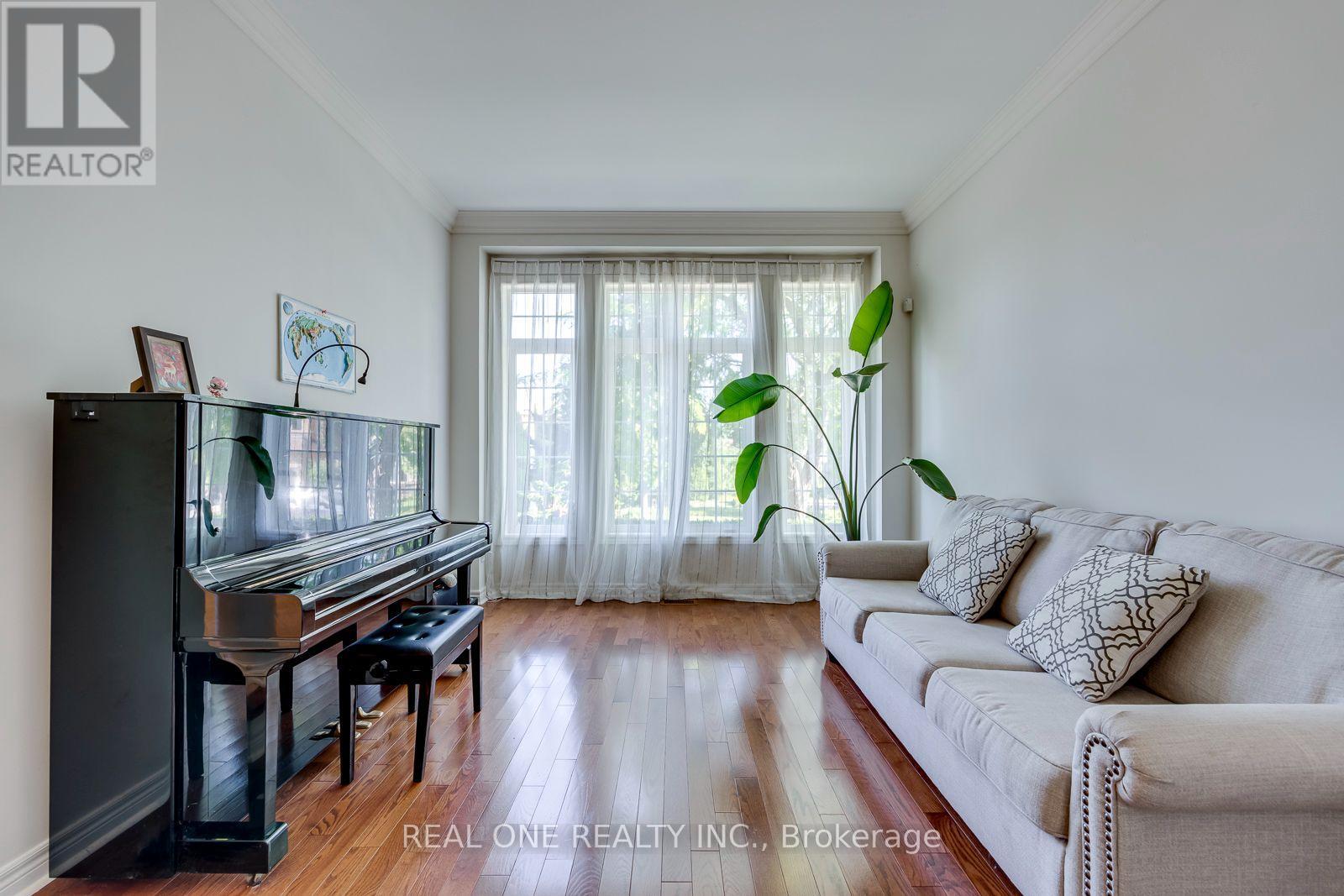 2368 Presquile Drive, Oakville, Ontario  L6H 7R1 - Photo 7 - W13705900