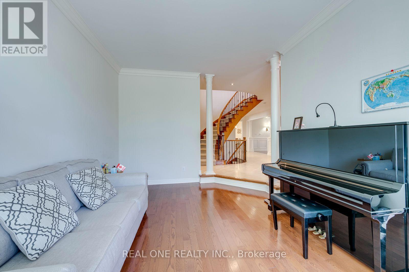 2368 Presquile Drive, Oakville, Ontario  L6H 7R1 - Photo 8 - W13705900