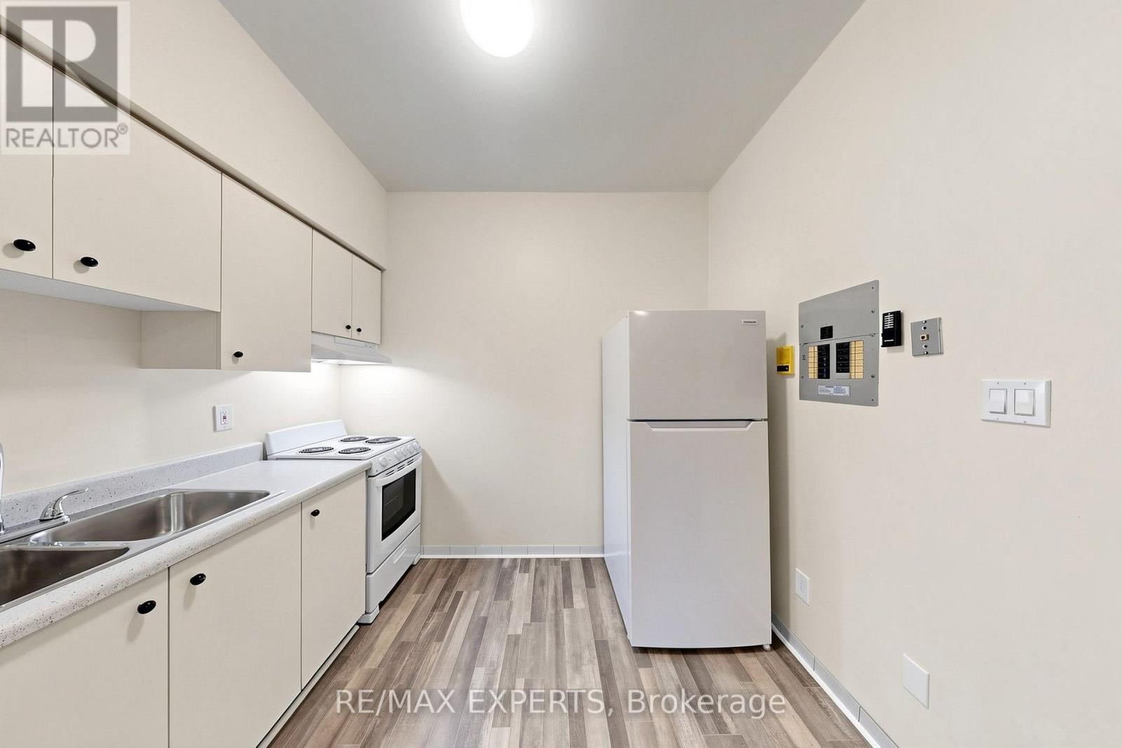 204 - 218 Close Avenue, Toronto, Ontario  M6K 1M3 - Photo 12 - W13705956