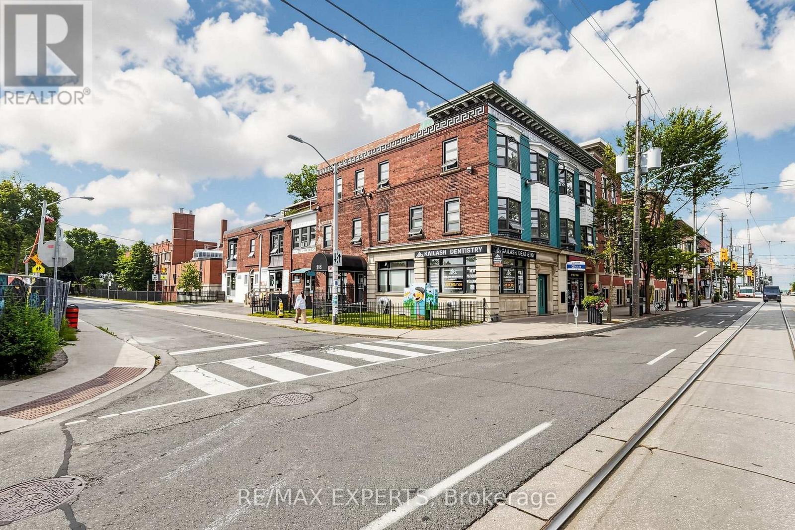 204 - 218 Close Avenue, Toronto, Ontario  M6K 1M3 - Photo 2 - W13705956