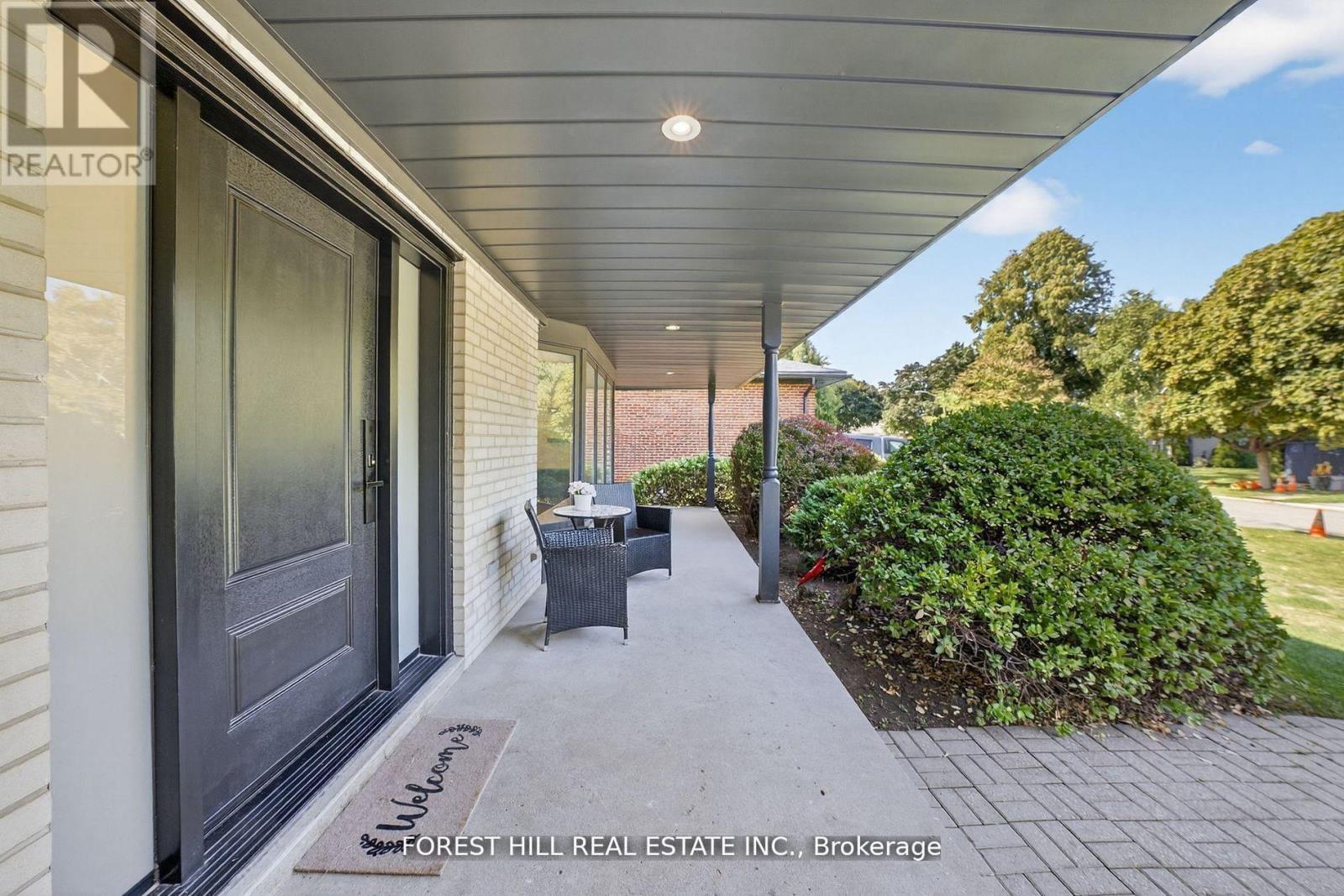 37 Cherry Post Crescent, Toronto, Ontario  M9C 2J9 - Photo 3 - W13706010