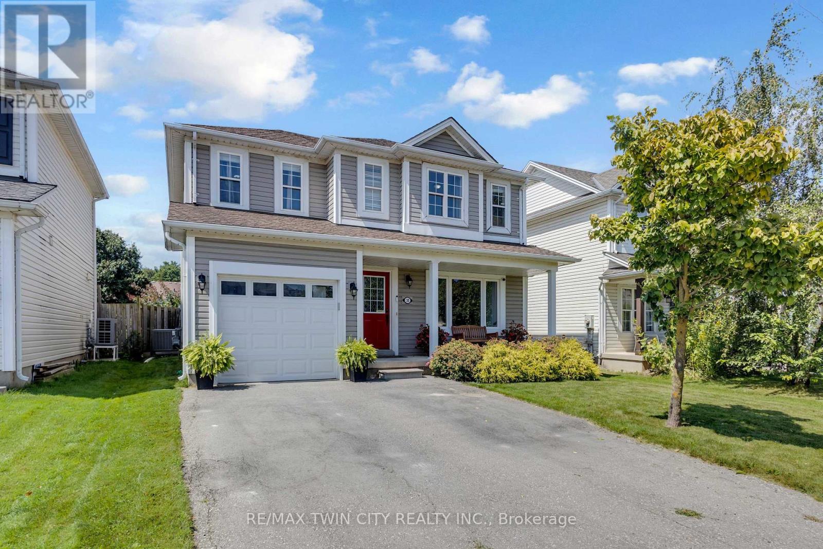 30 STOWE TERRACE, Brantford, Ontario