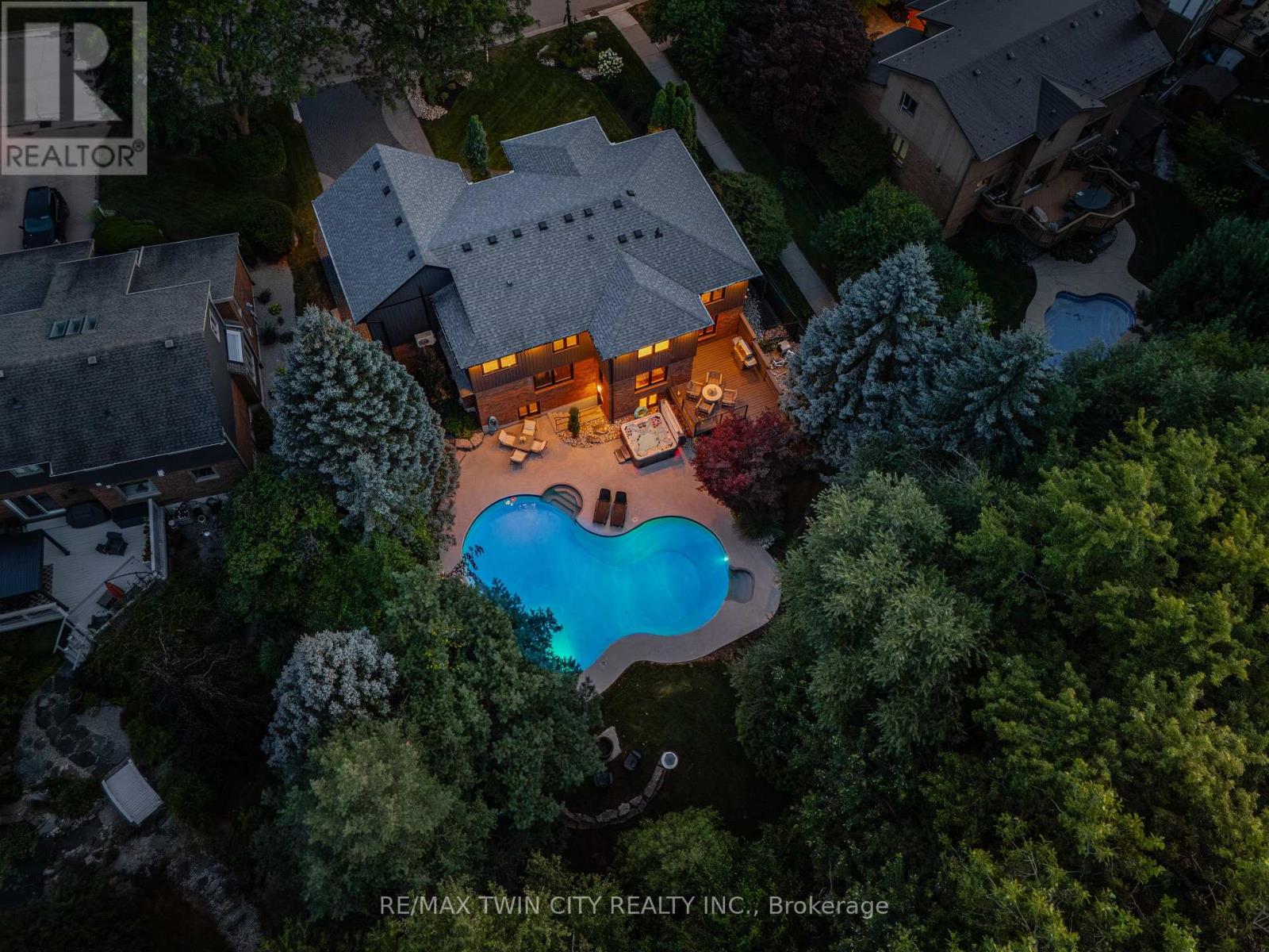 50 Roehampton Court, Kitchener, Ontario  N2A 3L1 - Photo 3 - X13705912