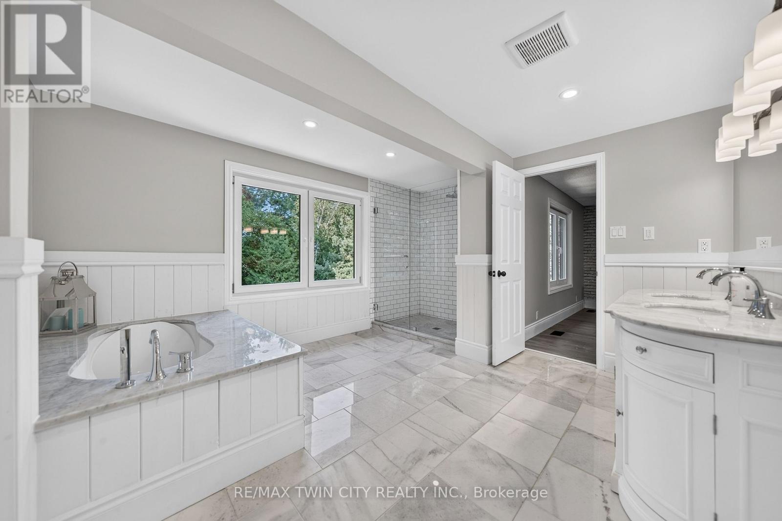 50 Roehampton Court, Kitchener, Ontario  N2A 3L1 - Photo 31 - X13705912