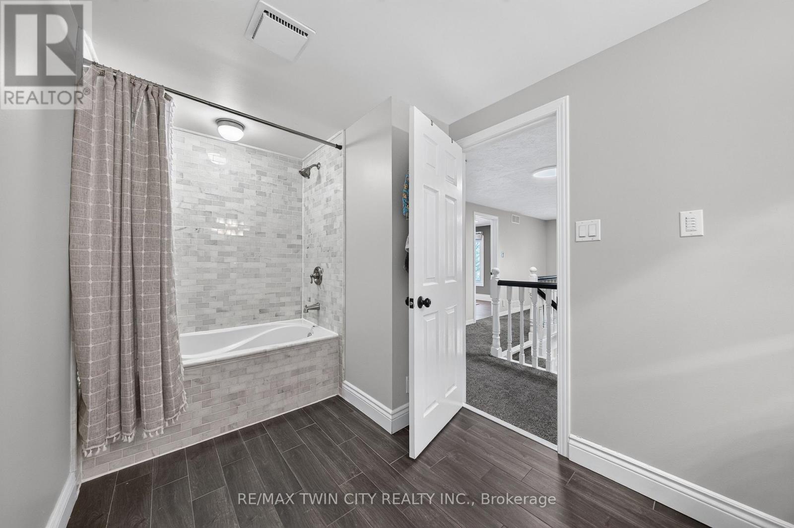 50 Roehampton Court, Kitchener, Ontario  N2A 3L1 - Photo 34 - X13705912