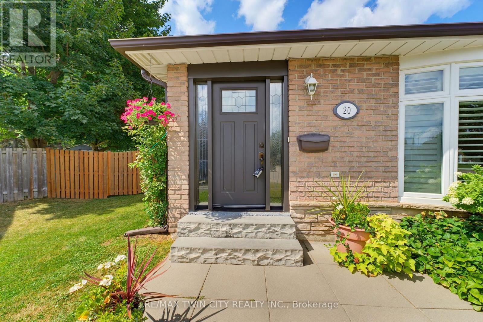 20 Clover Court, Brant, Ontario  N3L 3M7 - Photo 3 - X13706008