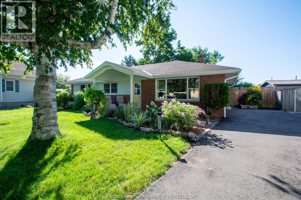 11 Oriole PARKWAY, Chatham, Ontario