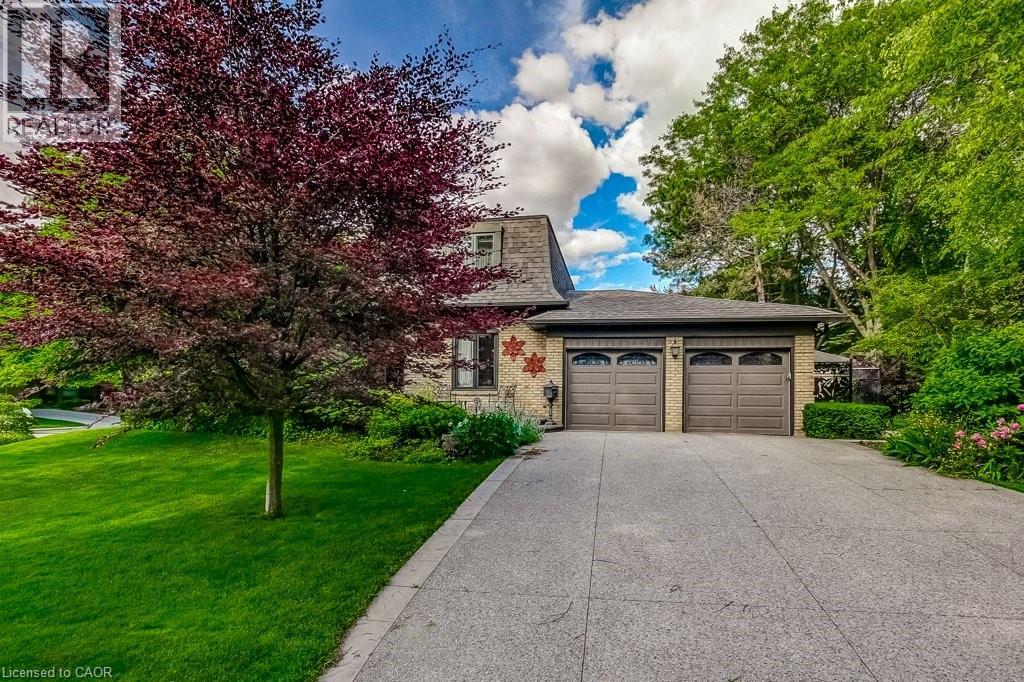 215 BRIAR HILL Crescent, Ancaster, Ontario