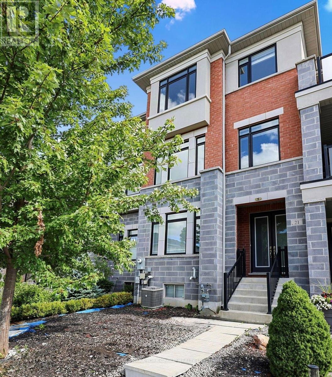 21 SPARKS STREET, Aurora, Ontario