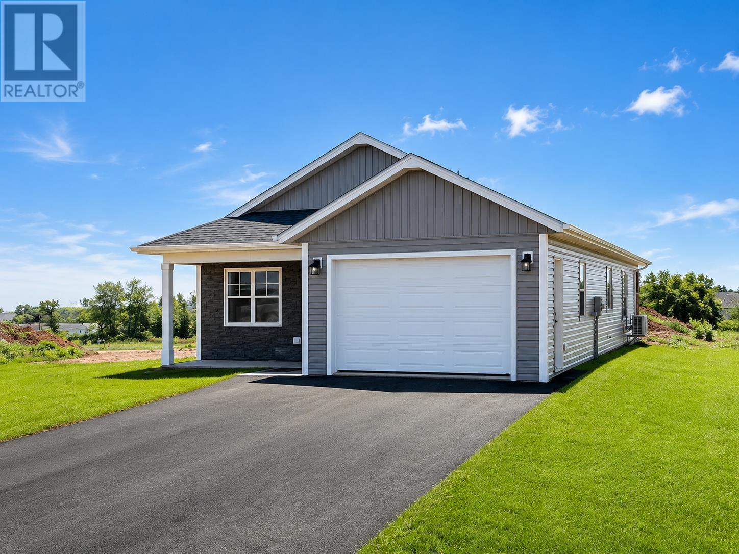 82 Samantha Lane, Cornwall, Prince Edward Island  C0A 1H8 - Photo 2 - 202621303
