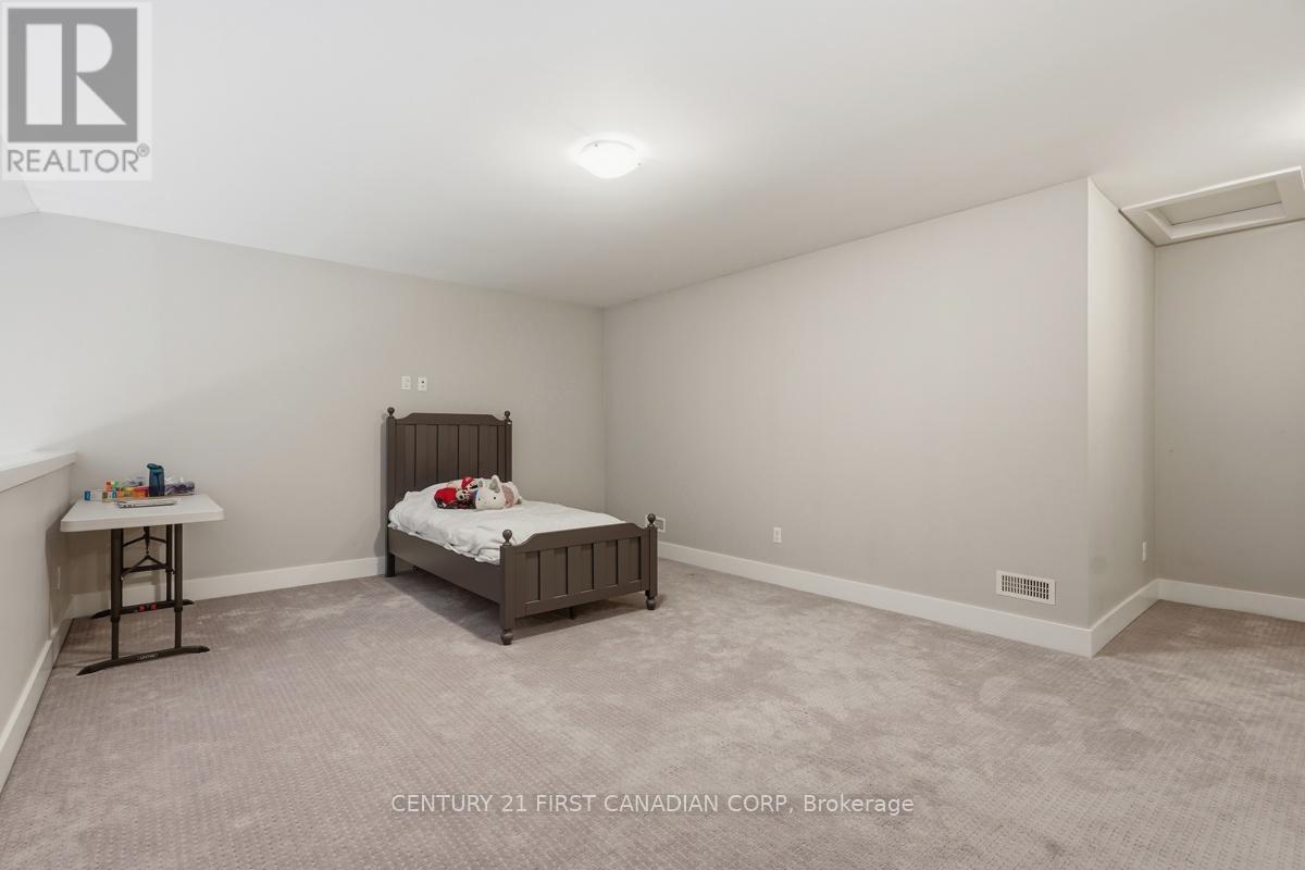 4 - 2215 Callingham Drive, London North, Ontario  N6G 0P1 - Photo 31 - X13706196