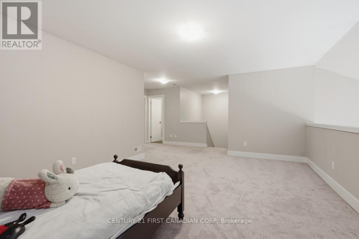 4 - 2215 Callingham Drive, London North, Ontario  N6G 0P1 - Photo 32 - X13706196