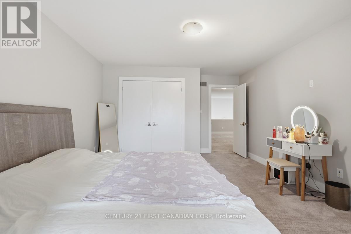 4 - 2215 Callingham Drive, London North, Ontario  N6G 0P1 - Photo 35 - X13706196
