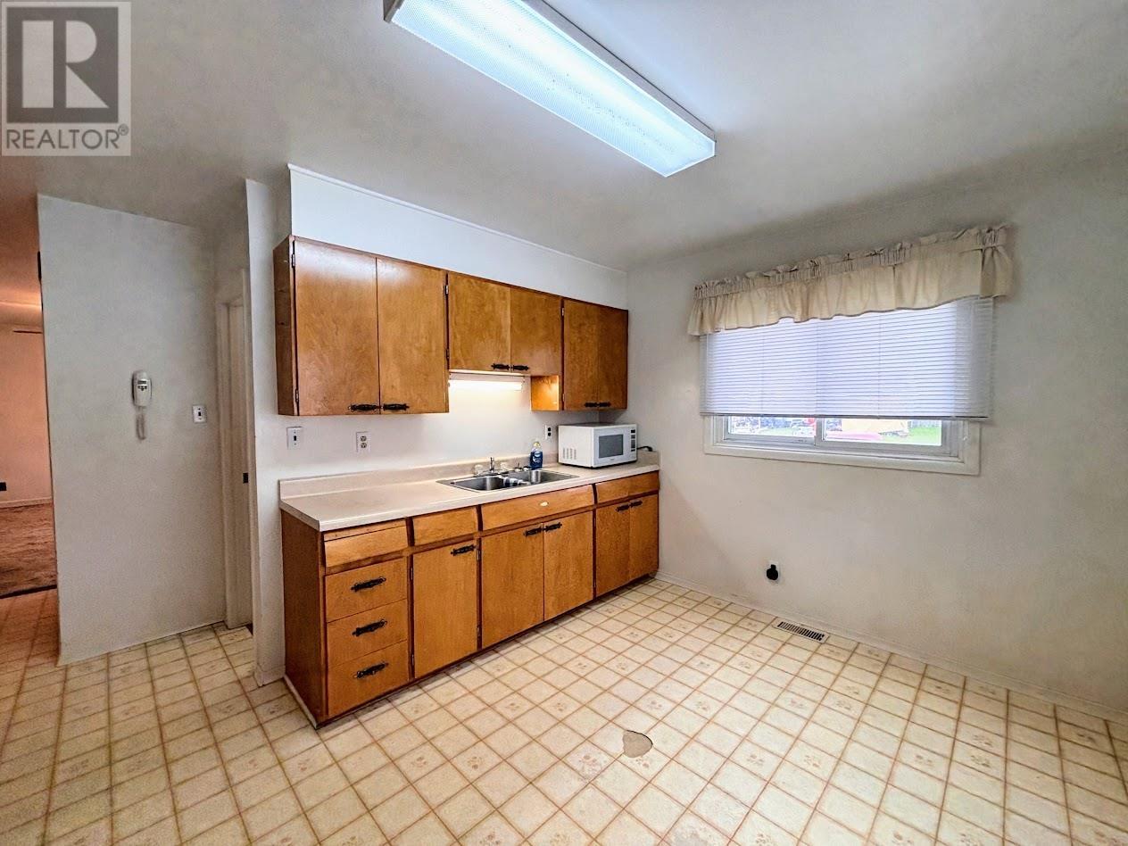 15 Falcon Ave, Manitouwadge, Ontario  P0T 2C0 - Photo 2 - TB2602483