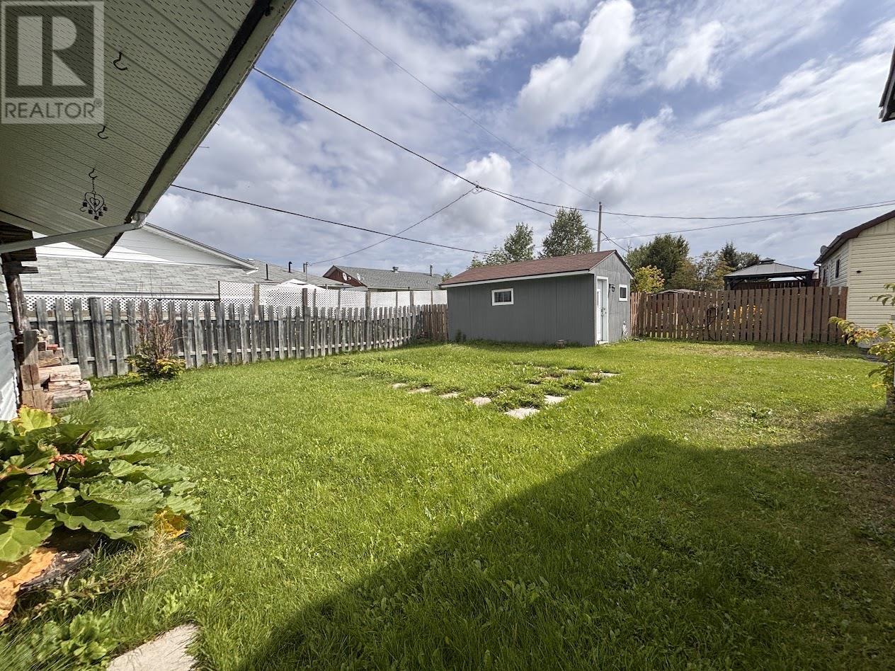 15 Falcon Ave, Manitouwadge, Ontario  P0T 2C0 - Photo 35 - TB2602483
