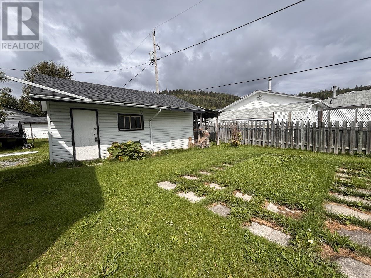 15 Falcon Ave, Manitouwadge, Ontario  P0T 2C0 - Photo 36 - TB2602483