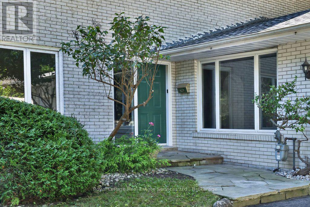 328 Dalewood Drive, Oakville, Ontario  L6J 4P5 - Photo 3 - W13706156
