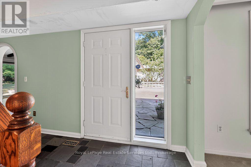 328 Dalewood Drive, Oakville, Ontario  L6J 4P5 - Photo 4 - W13706156