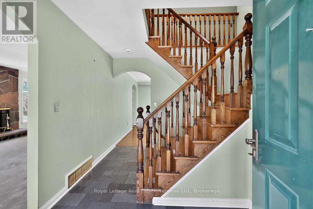 328 Dalewood Drive, Oakville, Ontario  L6J 4P5 - Photo 5 - W13706156