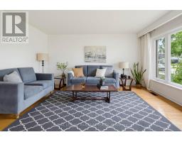 41 STRATHAVON DRIVE, Toronto, Ontario