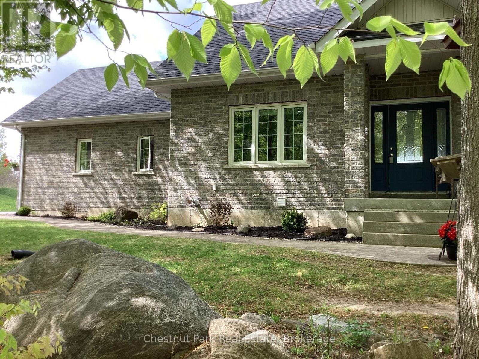 28 Boyd Crescent, Oro-Medonte, Ontario  L0K 1N0 - Photo 3 - S13706164