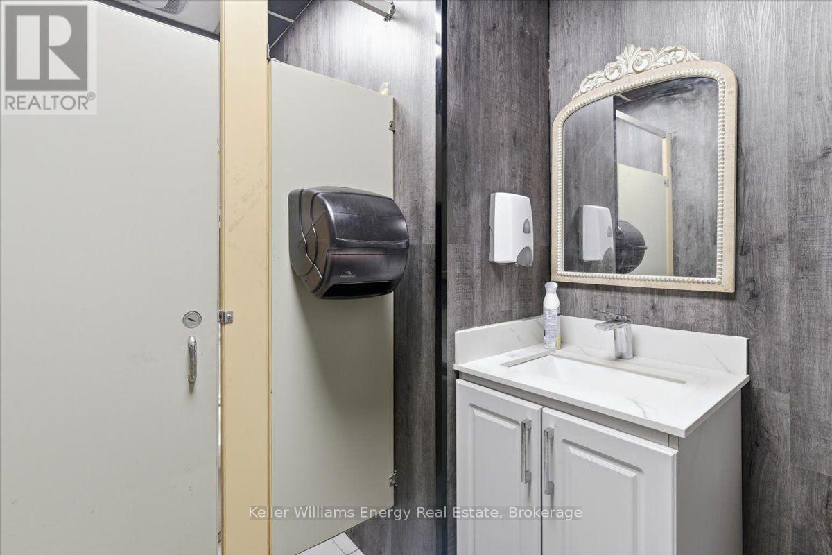 B1 - 1540 Dundas Street E, Whitby, Ontario  L1N 2K7 - Photo 10 - E13706288