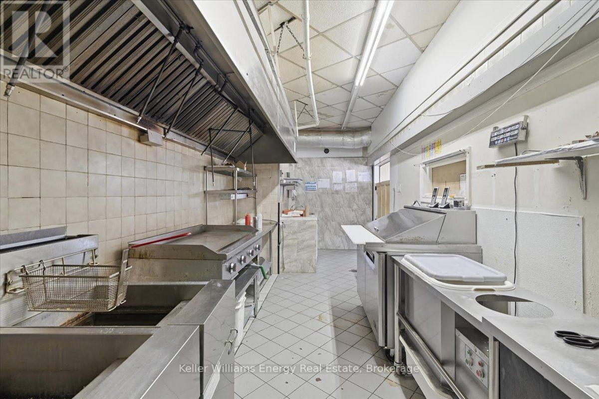 B1 - 1540 Dundas Street E, Whitby, Ontario  L1N 2K7 - Photo 16 - E13706288