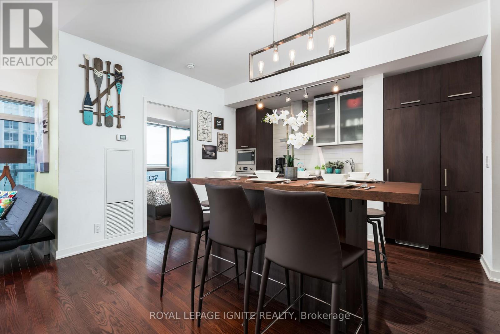 3303 - 14 York Street, Toronto, Ontario  M5J 0B1 - Photo 2 - C13706094