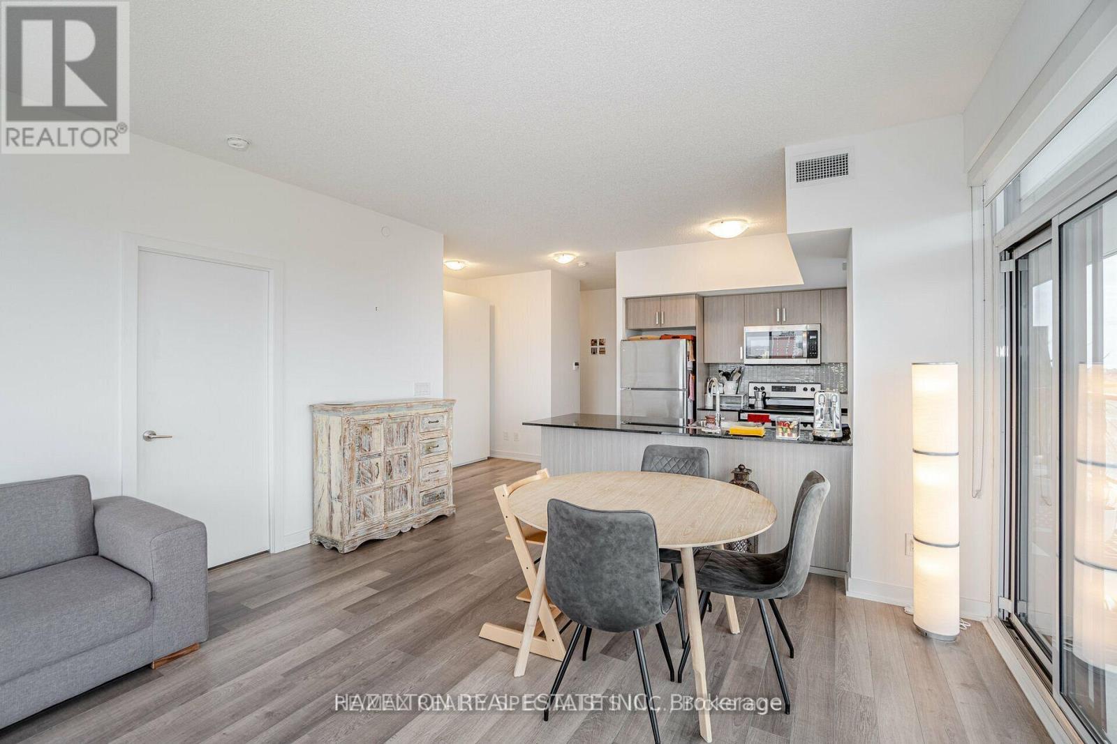 1304 - 1603 Eglinton Avenue W, Toronto, Ontario  M6E 0A1 - Photo 2 - C13706218