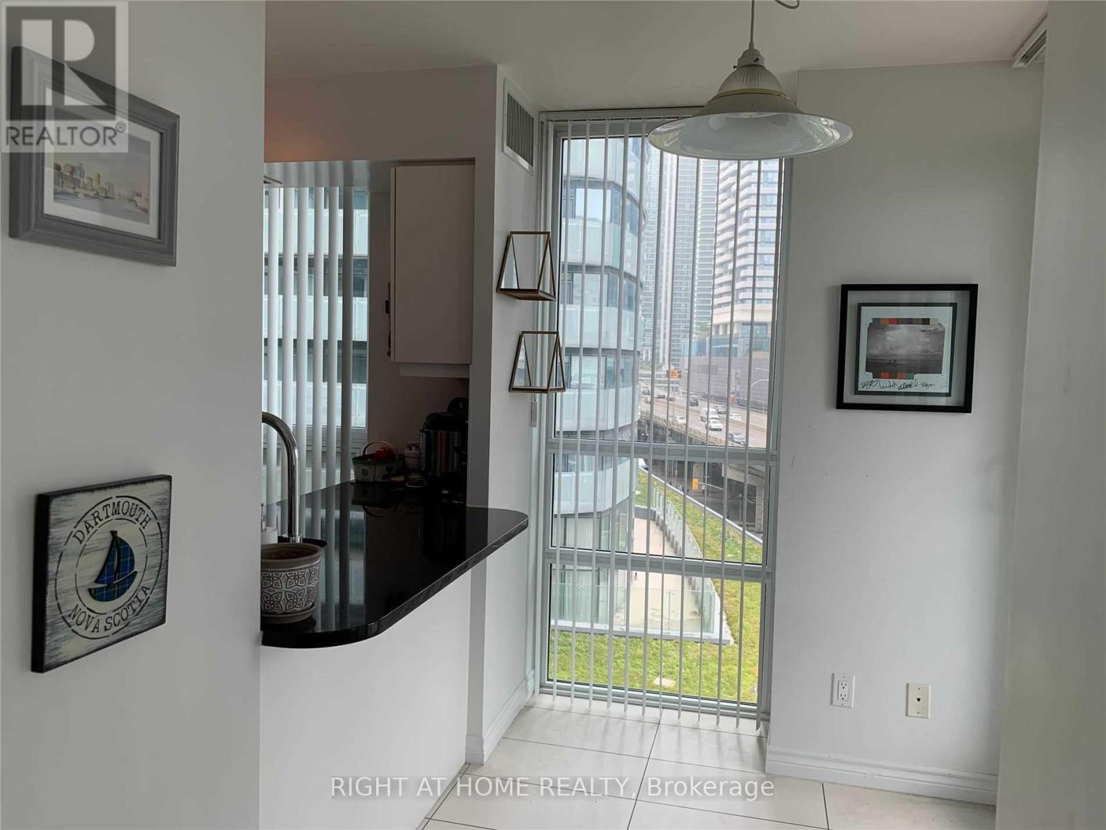 810 - 19 Grand Trunk Crescent, Toronto, Ontario  M5J 3A3 - Photo 10 - C13706246
