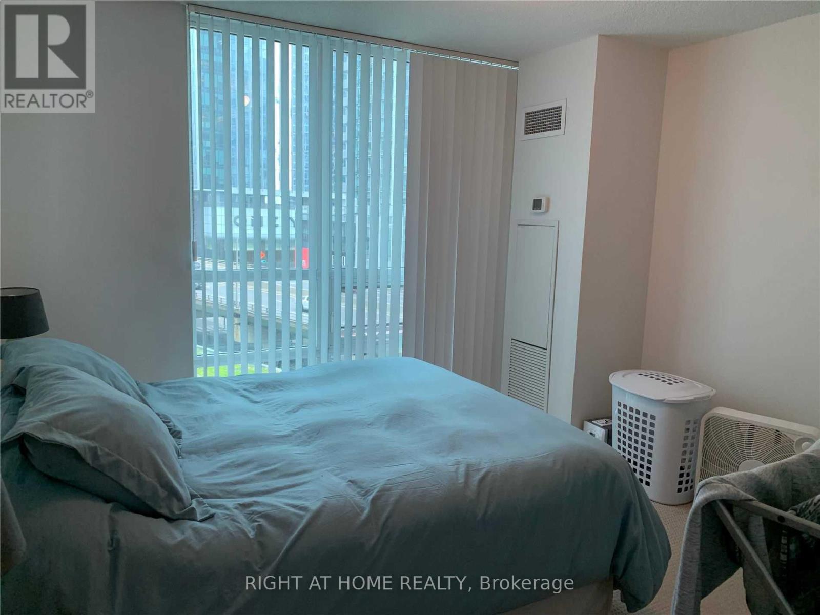 810 - 19 Grand Trunk Crescent, Toronto, Ontario  M5J 3A3 - Photo 12 - C13706246