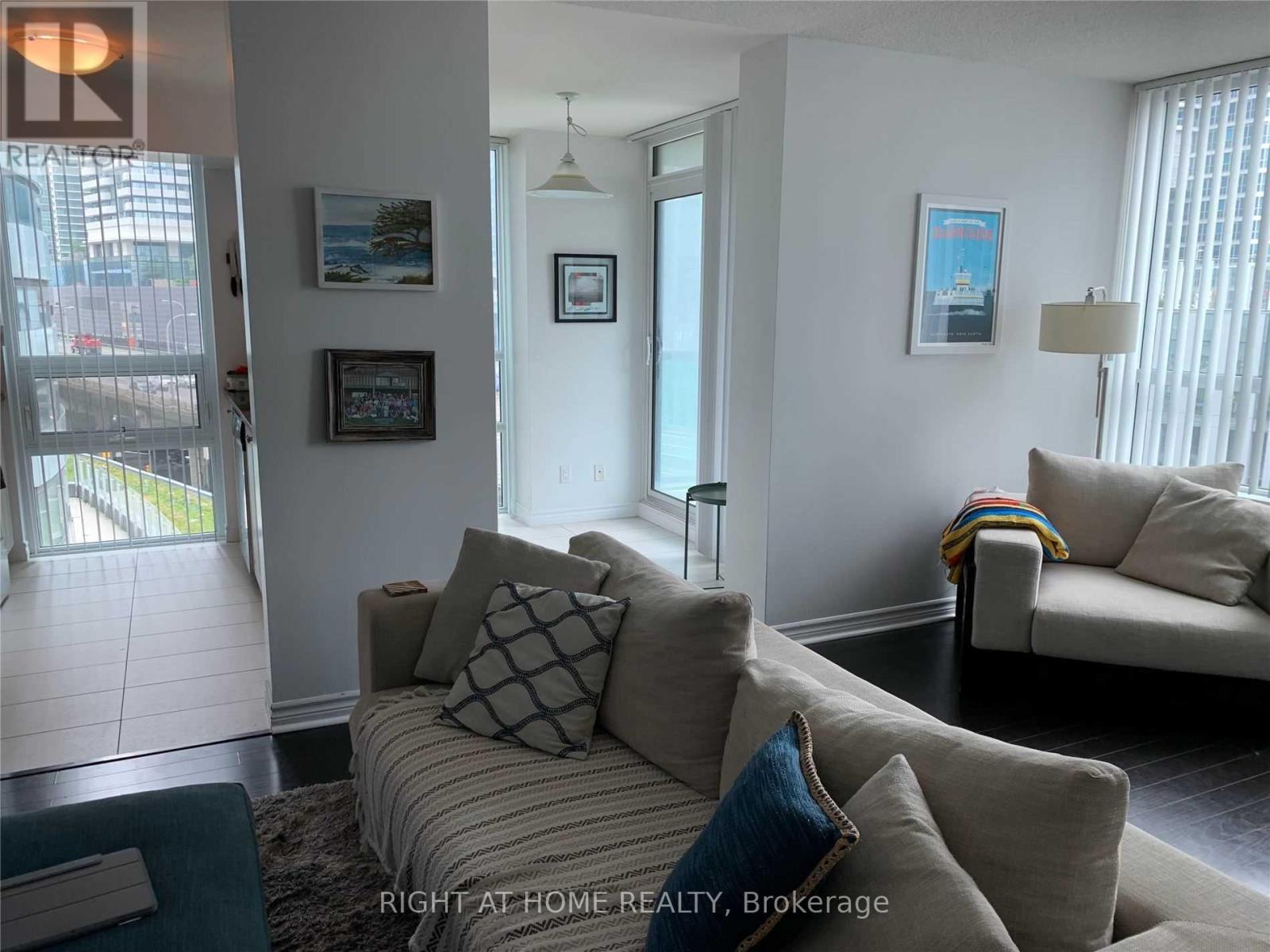 810 - 19 Grand Trunk Crescent, Toronto, Ontario  M5J 3A3 - Photo 5 - C13706246