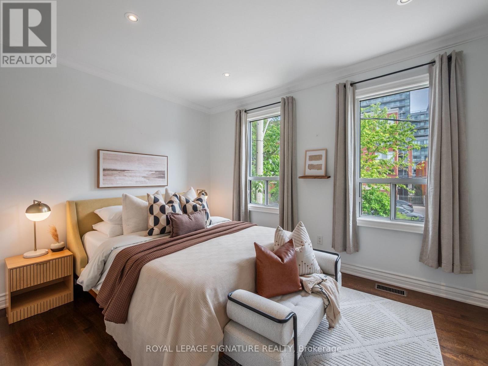 4 Whitaker Avenue, Toronto, Ontario  M6J 1A1 - Photo 11 - C13706284